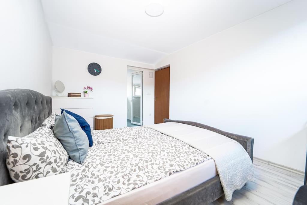 Central Apartment 2Bd Next To Vitosha Bul. 索菲亞 外观 照片